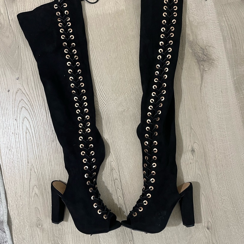 Suede boots with heels